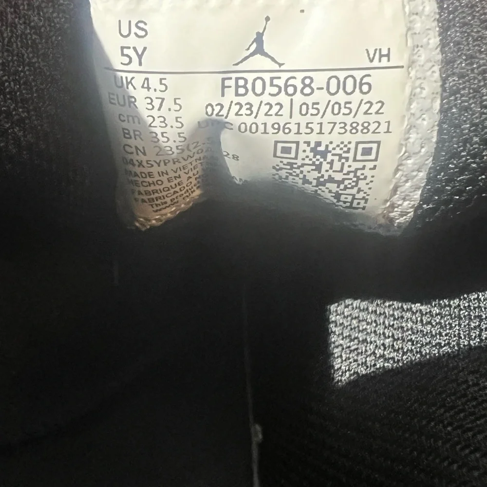 Nike Air Jordan 1 Mid Chicago Wear Away Infrared Blk FB0568-006‎ Size 5Y